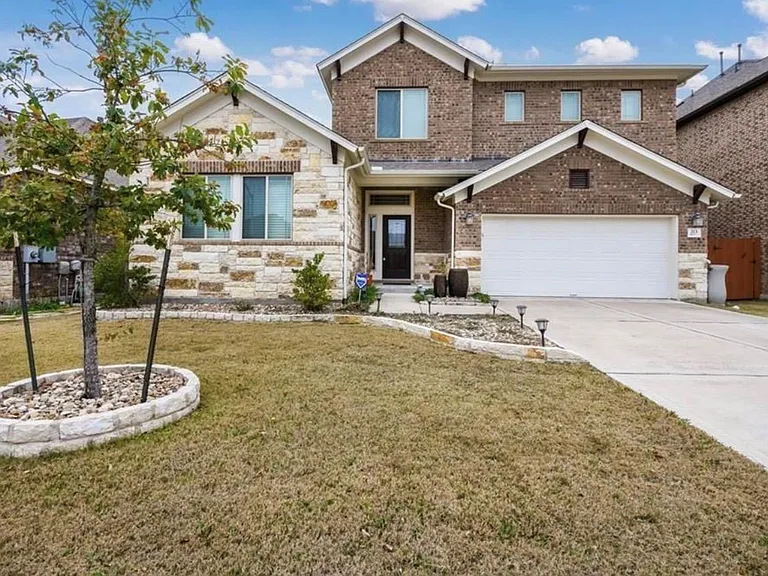 213 Simmons Dr — Photo 1
