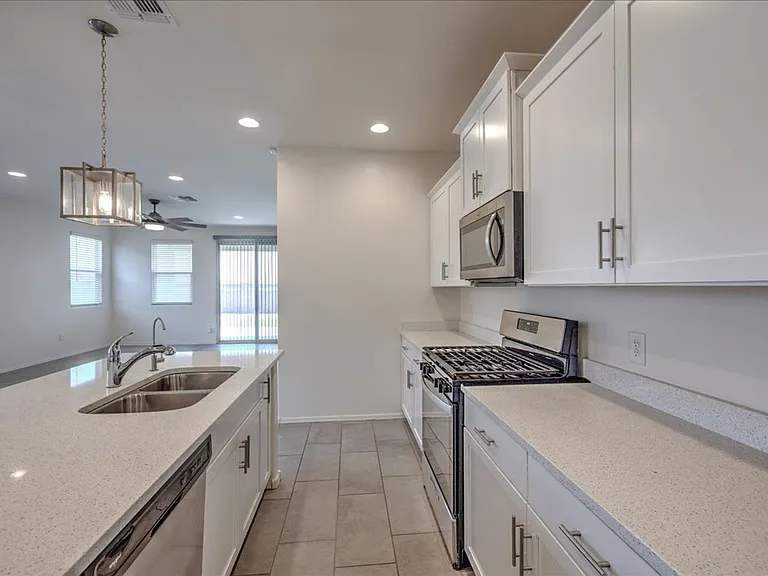 11328 S Weismann Dr — Photo 8