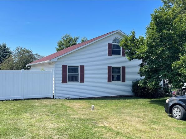 Burt NY Luxury Homes For Sale - 5 Homes | Zillow