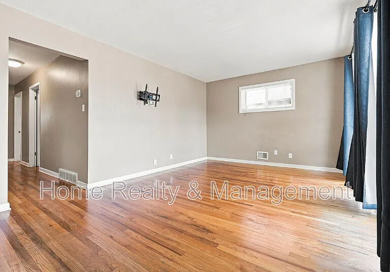 10807 Larry Dr — Photo 4