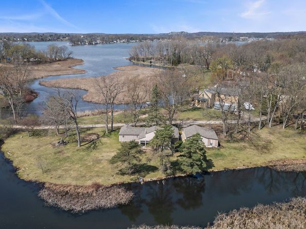 184 Shotwell St, White Lake, MI 48386