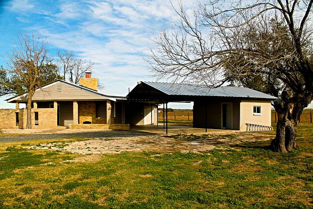 1st image of 233 County Road 368