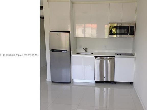 3rd image of 801 15th St APT 109