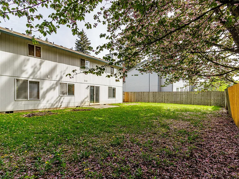 15709 NE 12th Way — Photo 31