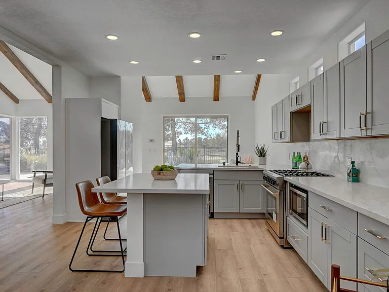 8941 Diamond Falls Dr — Photo 2