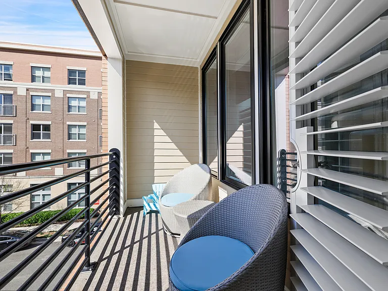621 Bluemont Ave #102 — Photo 4