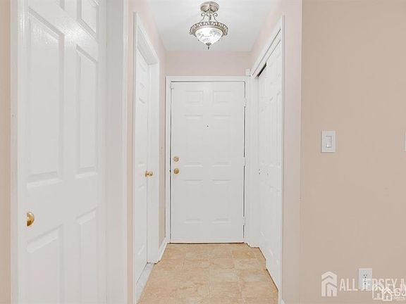 5th image of 1616 Waterford Dr