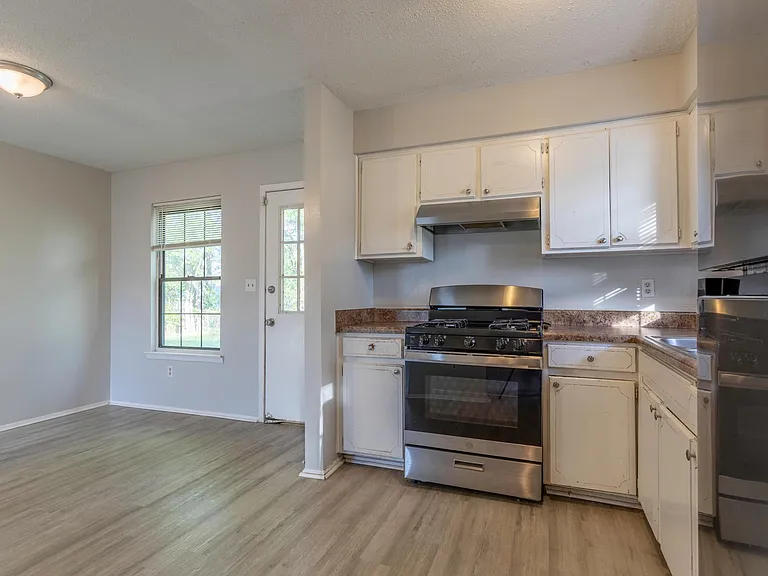 212 Bobbie Ct — Photo 5