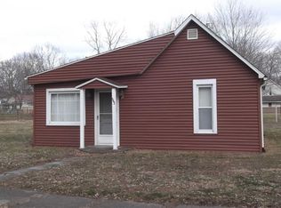 732 S 8th St, Clinton, IN 47842