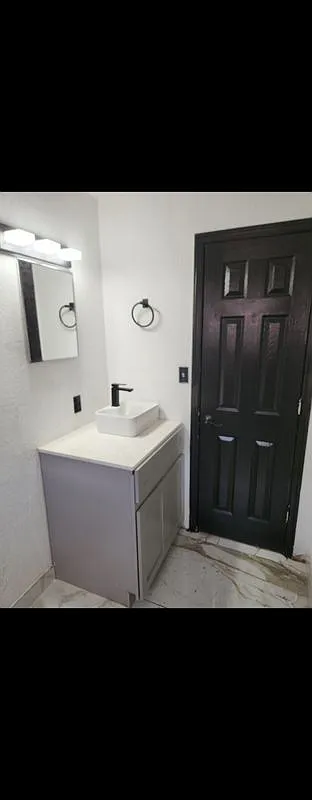 3 bed, 1.0 bath, 1033 sqft, $1,500 — Photo 2