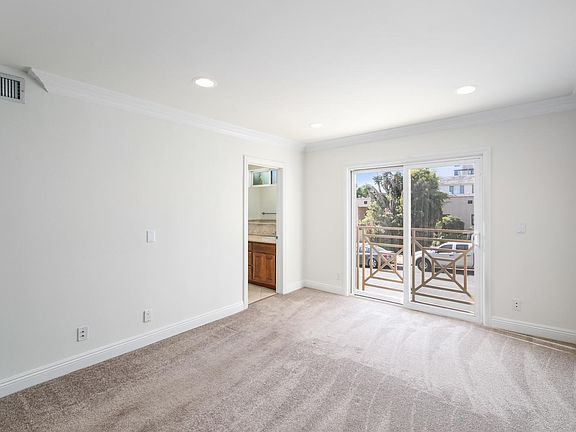 4th image of 2300 Fox Hills Dr