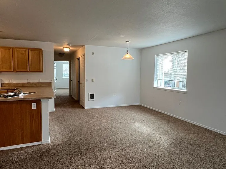 Ellendale Manor Apartments — Photo 19