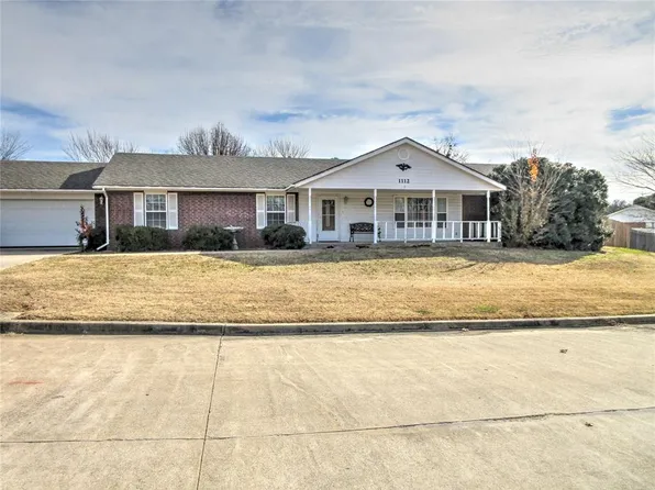 1112 W Washington Cir, Tecumseh, OK 74873