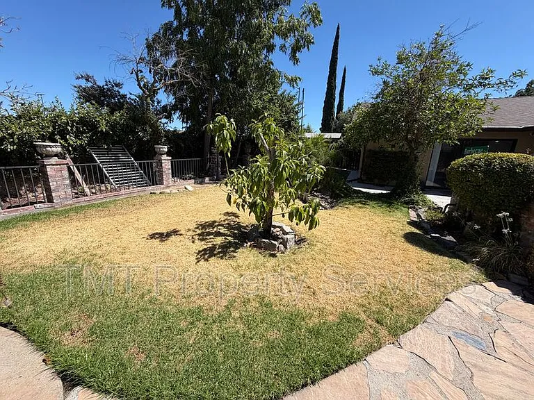 930 Graywood Cir — Photo 40