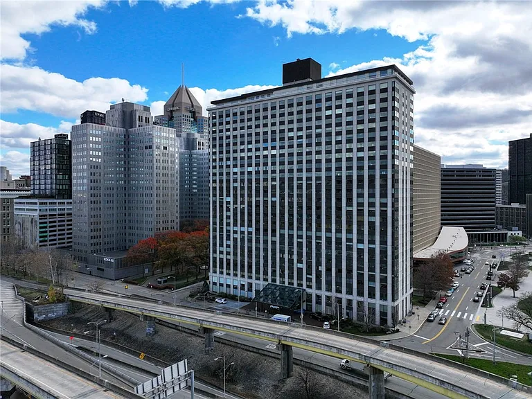 320 Fort Duquesne Blvd #4E — Photo 7