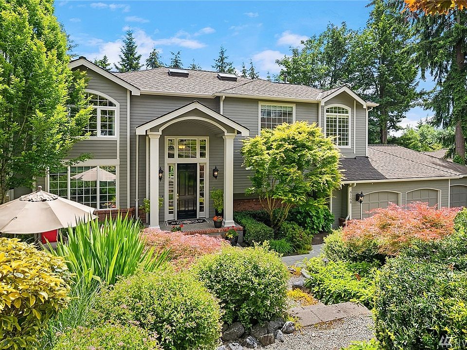 Welcome to Lakemont Highlands. This idyllic neighborhood is a part of the Lakemont community located on the northern face of Cougar Mountain & just minutes from I-90.