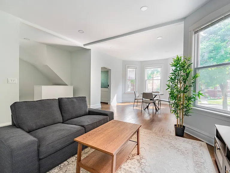 2252 N Lawndale Ave #1 — Photo 2