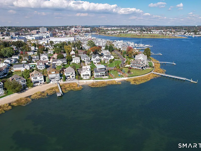 50 Shorefront Park — Photo 33