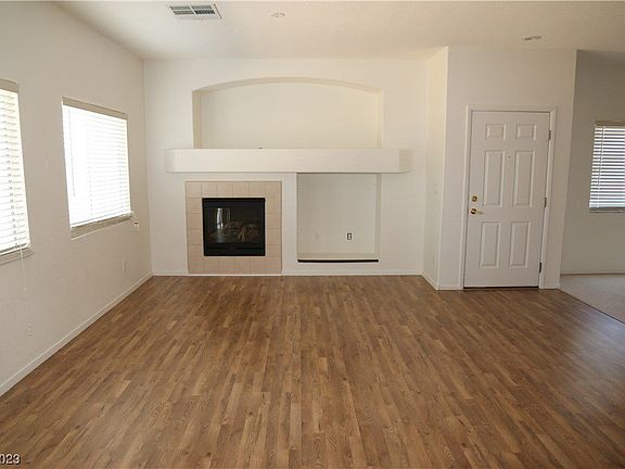 3rd image of 2505 April Breeze Ln