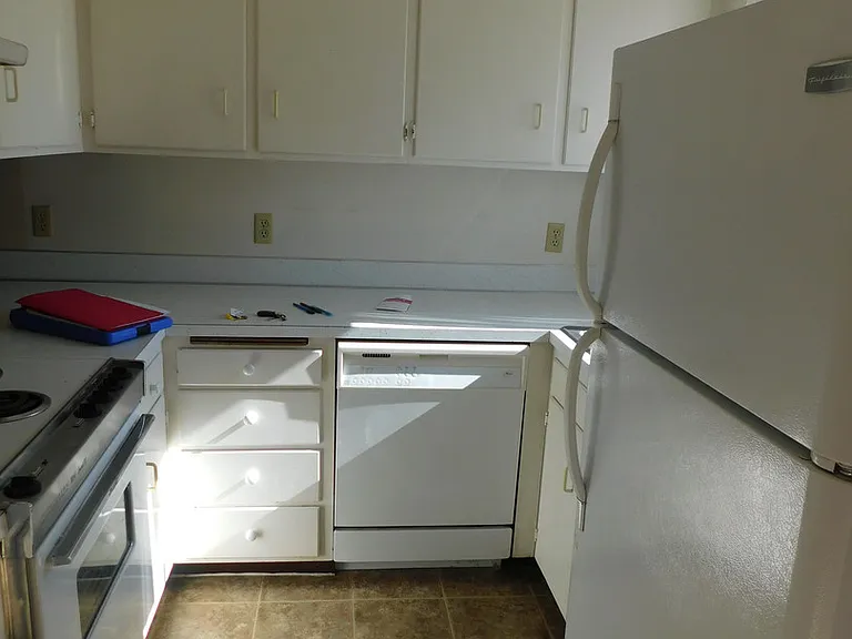 540 N Pine St #13 — Photo 3