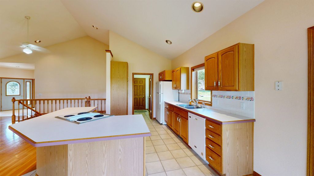1710 Honey Creek Dr, Plain, WI - View 6