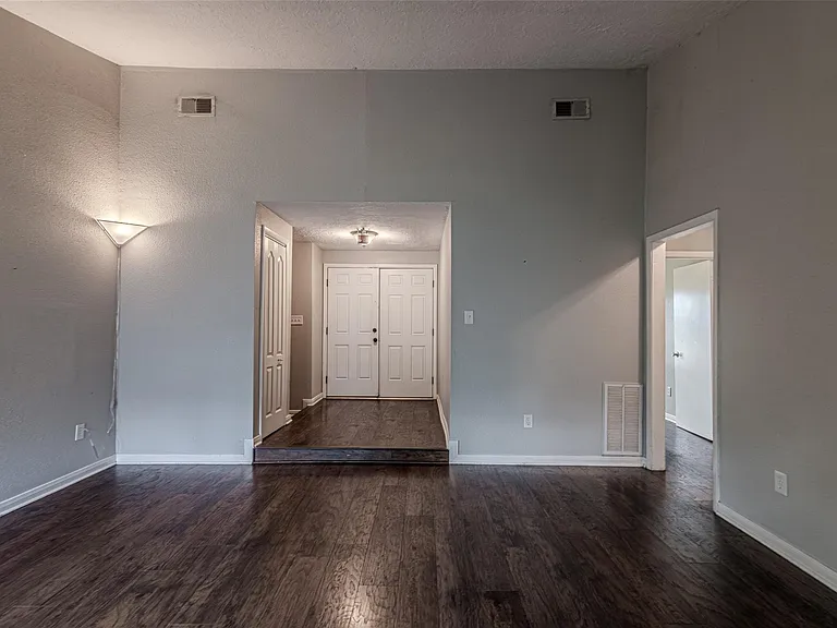 9702 Birsay St — Photo 3
