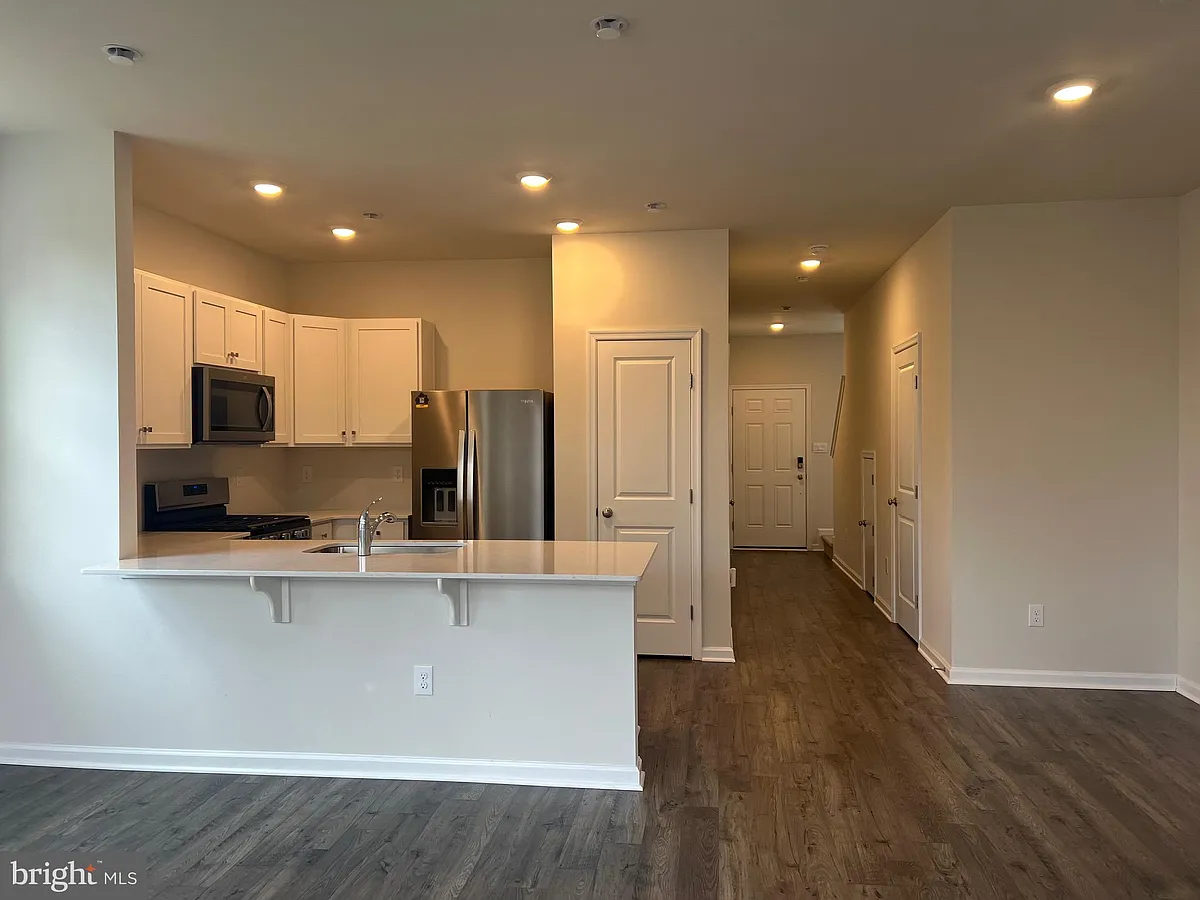 Building Photo - 125 Mazzeo Dr