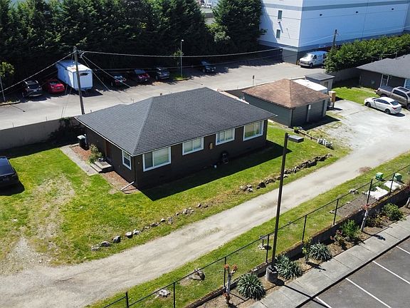 3rd image of 11824 Des Moines Memorial Drive S