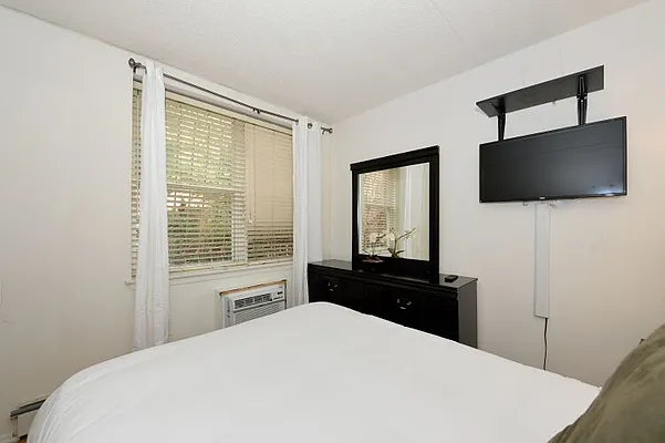 Rented by Eisenberg Exclusives | media 41