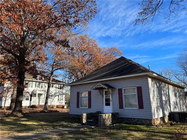 403 E Madison Ave, Berryville, AR 72616