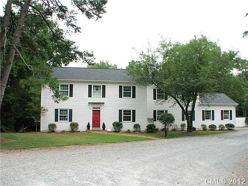 562 Goldmoor Dr NE Photo 1