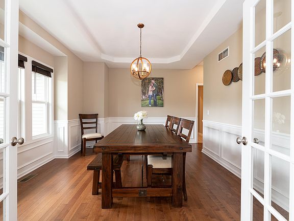 3rd image of 10595 Pierport Dr