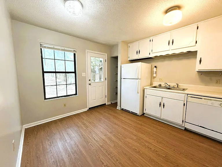 2683 Mission Rd — Photo 8