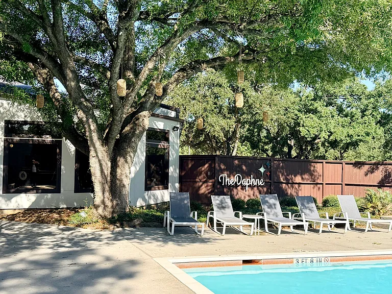The Daphne Apartments — Photo 27