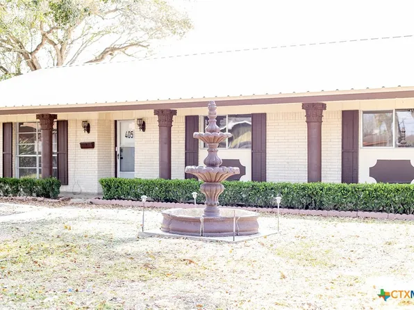 405 Westwood Dr, Port Lavaca, TX 77979