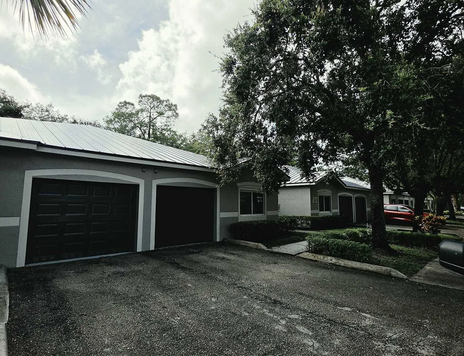 3 bed, 2.0 bath, 1301 sqft, $2,400 — Photo 2