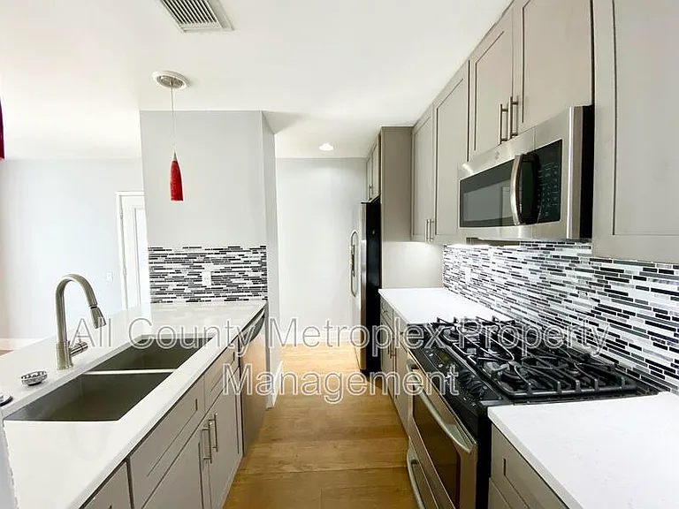 4213 Dickason Ave #18 — Photo 4
