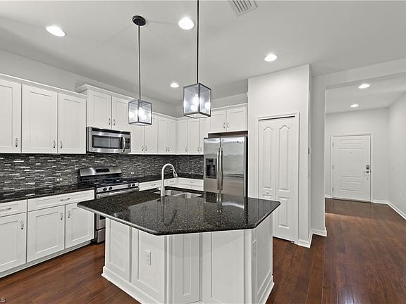 4th image of 10070 Montevina Dr