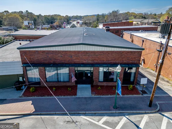 18 W Currahee St, Toccoa, GA 30577