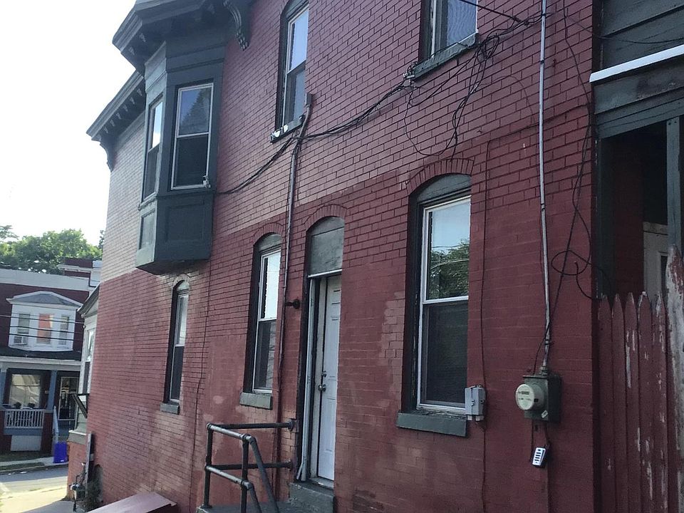 1st image of 467 Crescent St