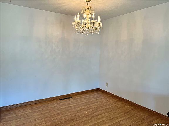 5th image of 50 Calvert Cres