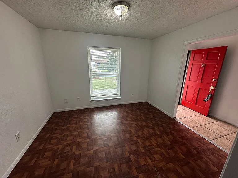 2504 Lake Rd — Photo 6