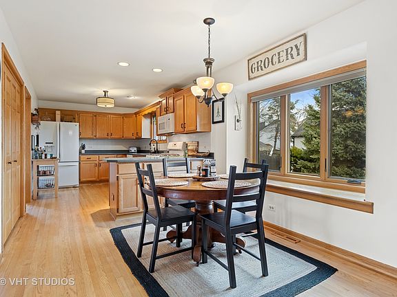 4th image of 112 N Vincent Dr