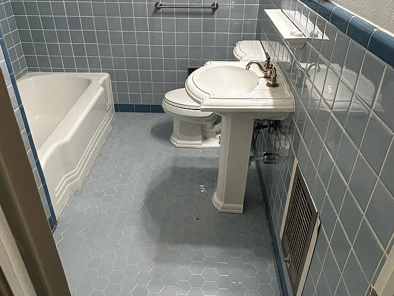 2nd bathroom