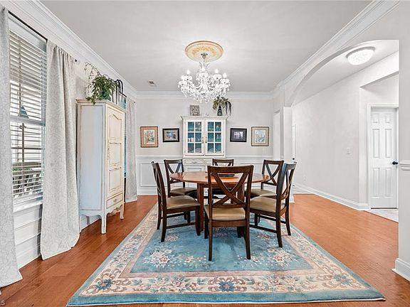 4th image of 132 Lakepoint Dr