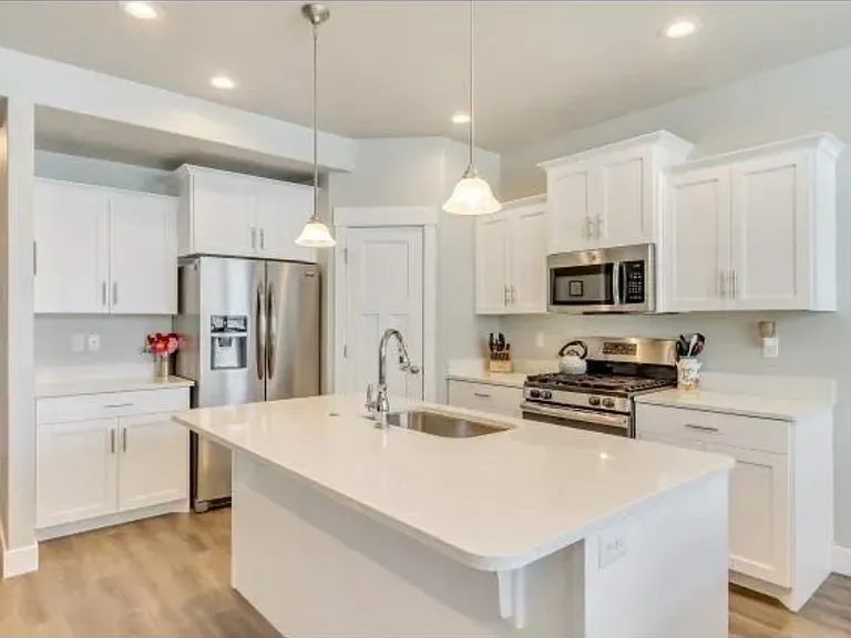 4530 Stone Creek Rd — Photo 2
