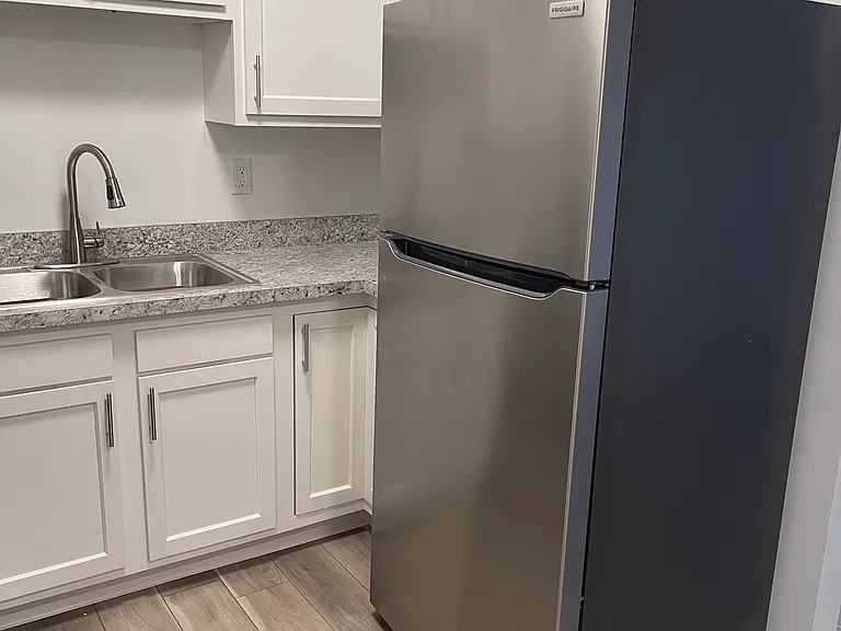 1020 E Main St #5 — Photo 5