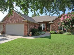 1945 E Hillside Ter, Mustang, OK 73064