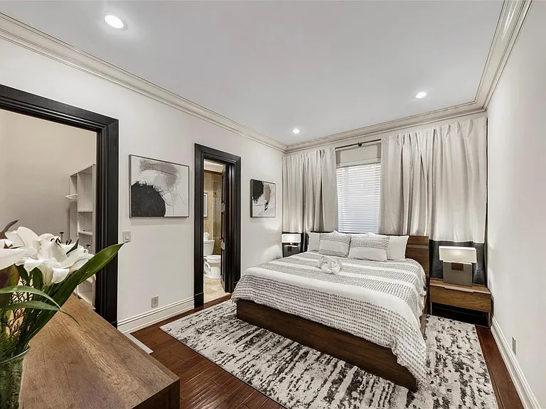 2430 Castilla Isle — Photo 35