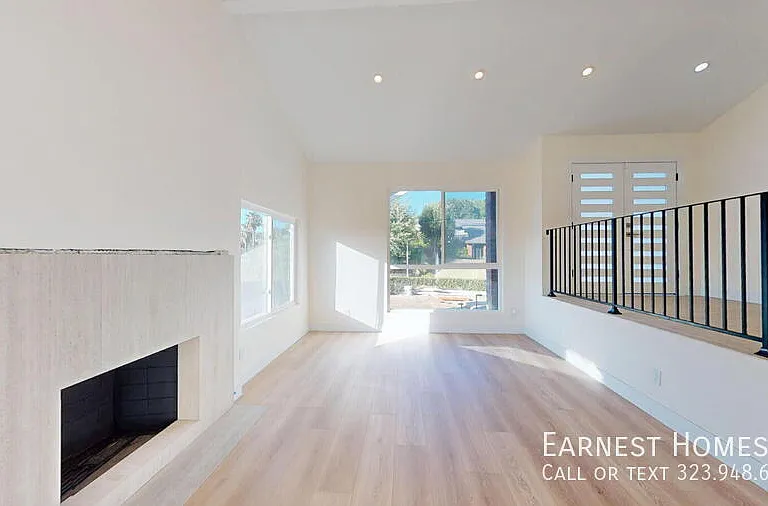 4455 Deanwood Dr — Photo 3